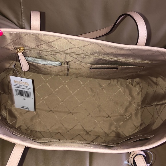 💥💥SOLD💥💥 Michael Kors Jet Set Travel Tote - Picture 5 of 7